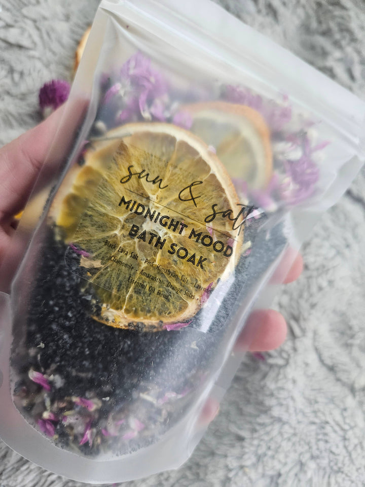 Treat your senses to the indulgent Midnight Mood bath soak.  Ingredient List: -Black Lava Salt&nbsp; - Pink Himalayan Salt - Chamomile - Lavender - Amaranth - Orange Slices - Essential Oil Blend&nbsp;  Handmade; Small Batch.  *2-3 Baths per bag.  Net. Wt. 6.5 oz.&nbsp;  These can be used in a sachet or loose. If used loose- allow tub to completely dry for easier clean-up.